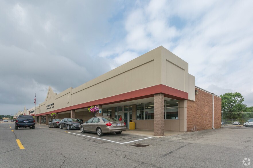 6000 Mahoning Ave, Youngstown, OH à louer - Photo de l’immeuble – Image 2 sur 2