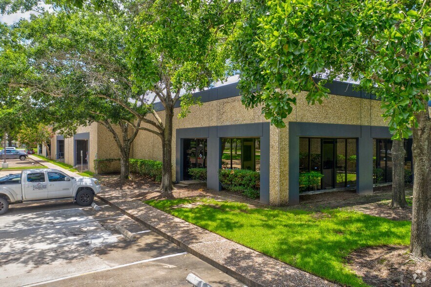 19407 Park Row, Houston, TX à louer - Photo de l’immeuble – Image 3 sur 12