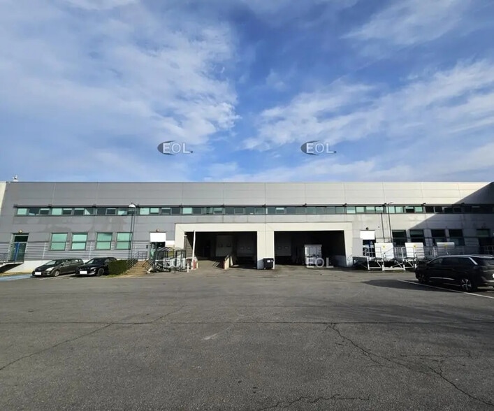 Local d’activités dans Ivry-sur-Seine à louer - Photo de l’immeuble – Image 1 sur 12