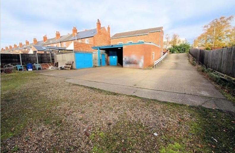 Land & Buildings, Long Leys Road portefeuille de 5 biens à vendre sur LoopNet.fr - Photo principale – Image 2 sur 4