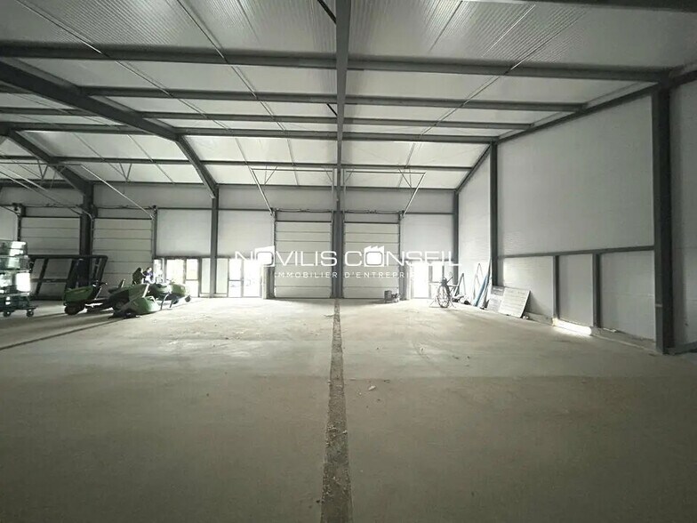 Local d’activités dans Buzet-sur-Tarn à louer - Photo de l’immeuble – Image 3 sur 4