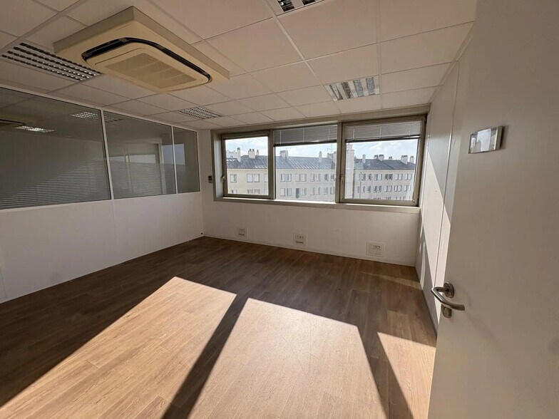 Bureau dans Paris à vendre - Photo de l’immeuble – Image 2 sur 8