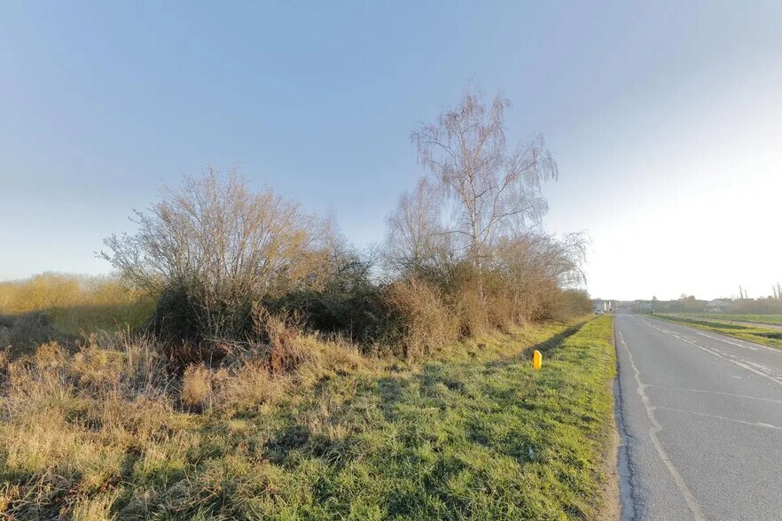 Route De Gretz, Presles-en-Brie à vendre - Photo de l’immeuble – Image 3 sur 7