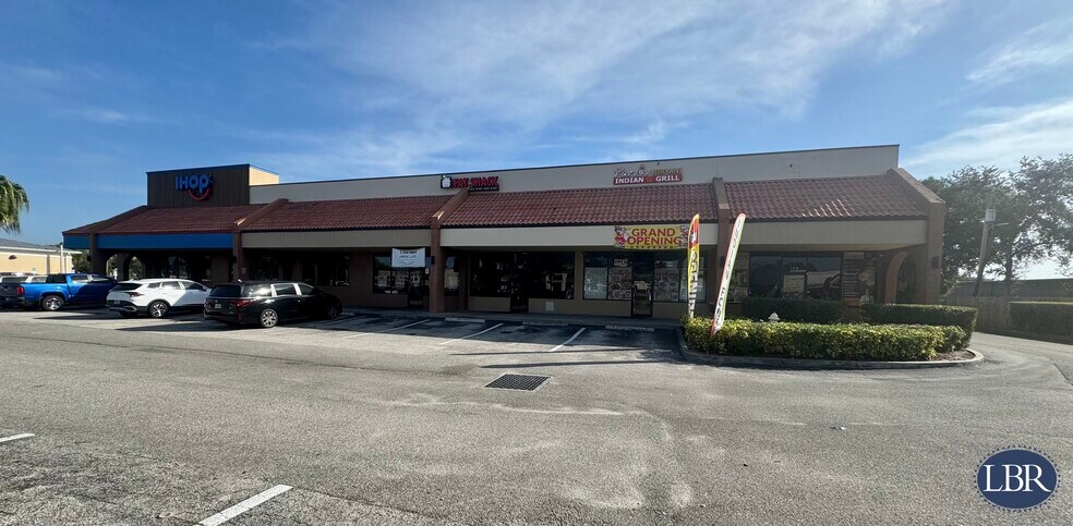 2447 N Wickham Rd, Melbourne, FL à louer - Photo de l’immeuble – Image 2 sur 5