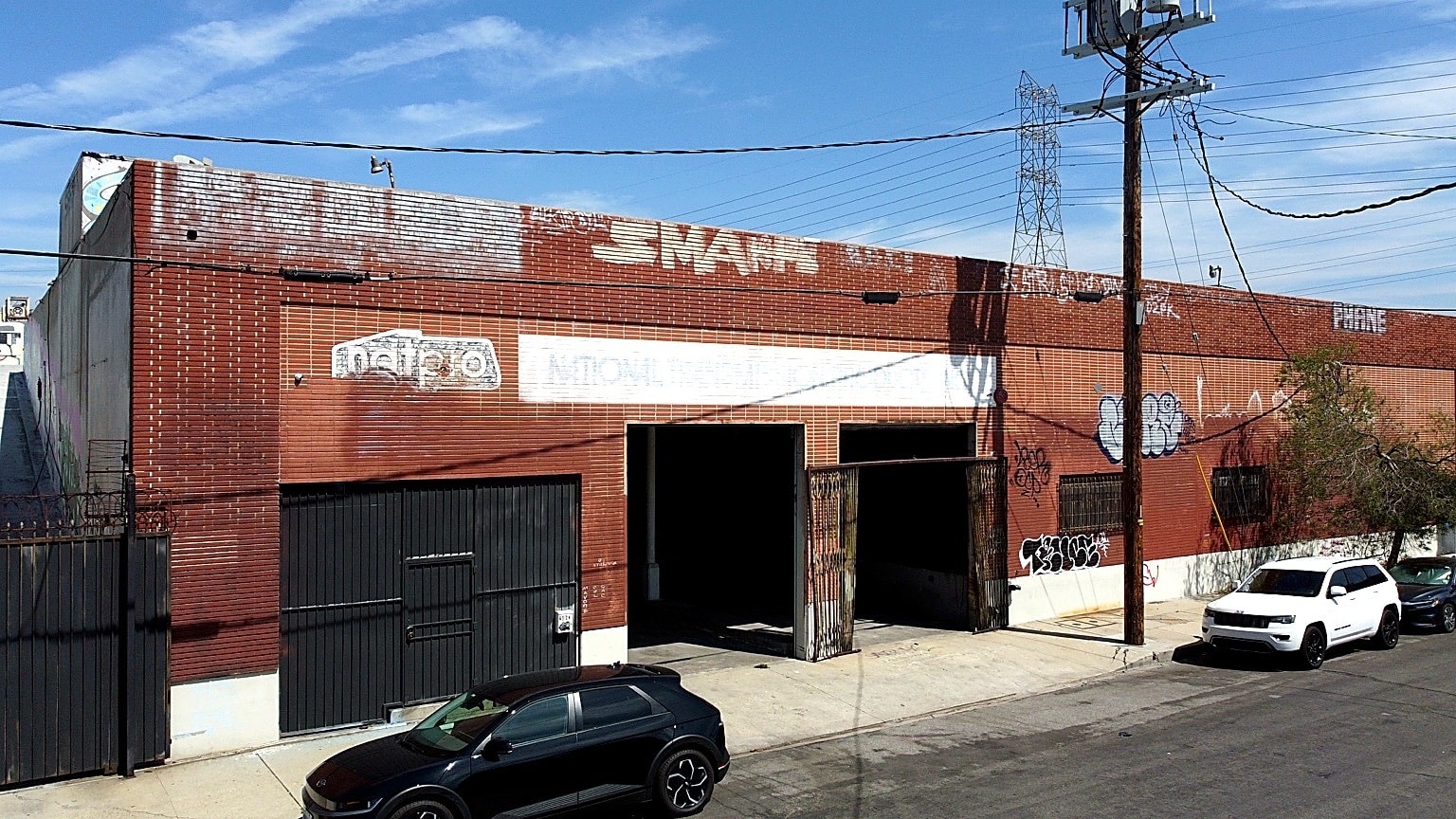2463 E 8th St, Los Angeles, CA à louer Photo principale– Image 1 sur 10