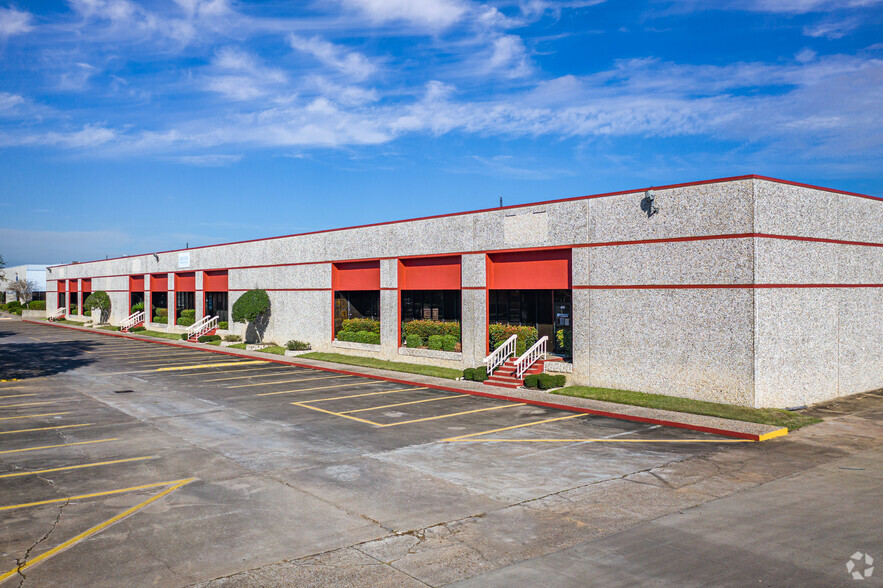 12701 Executive Dr, Stafford, TX à louer - Photo de l’immeuble – Image 1 sur 5