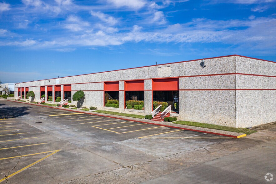 12701 Executive Dr, Stafford, TX à louer - Photo principale – Image 1 sur 3