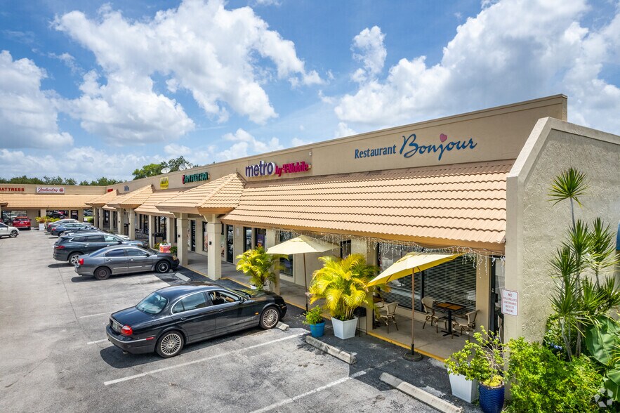 2055-2099 Pine Ridge Rd, Naples, FL à louer - Photo de l’immeuble – Image 2 sur 4