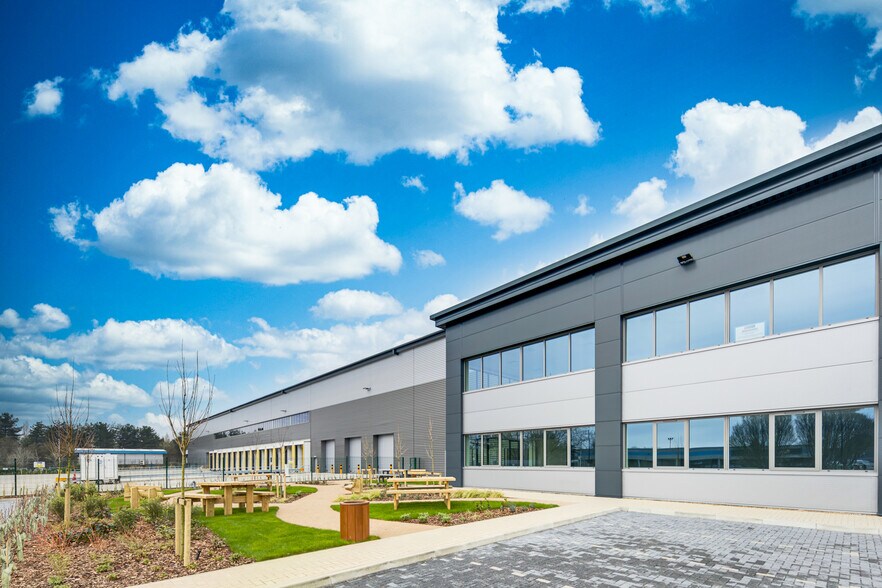 1 Michigan Dr, Milton Keynes à louer - Photo de l’immeuble – Image 3 sur 3