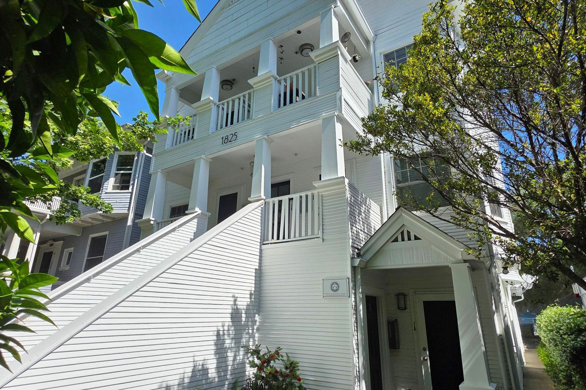 1825 Capitol Ave, Sacramento, CA à vendre Photo de l’immeuble– Image 1 sur 8