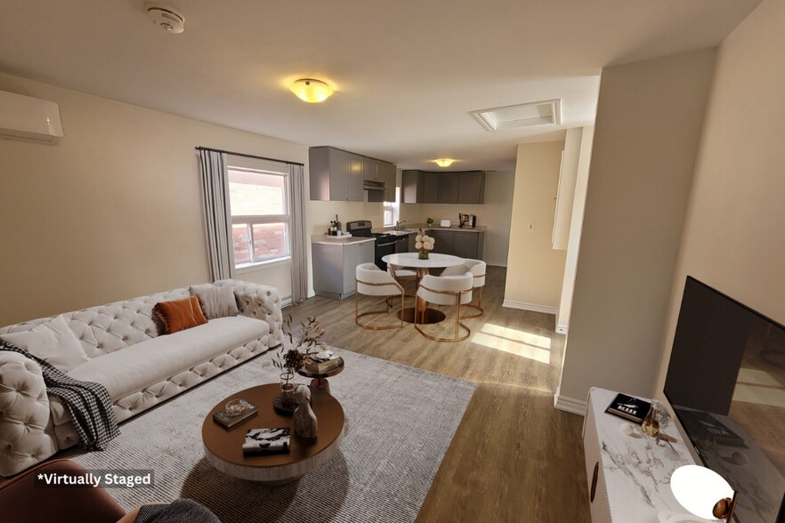 11 Dennis Av, Toronto, ON à vendre - Photo intérieure – Image 3 sur 8