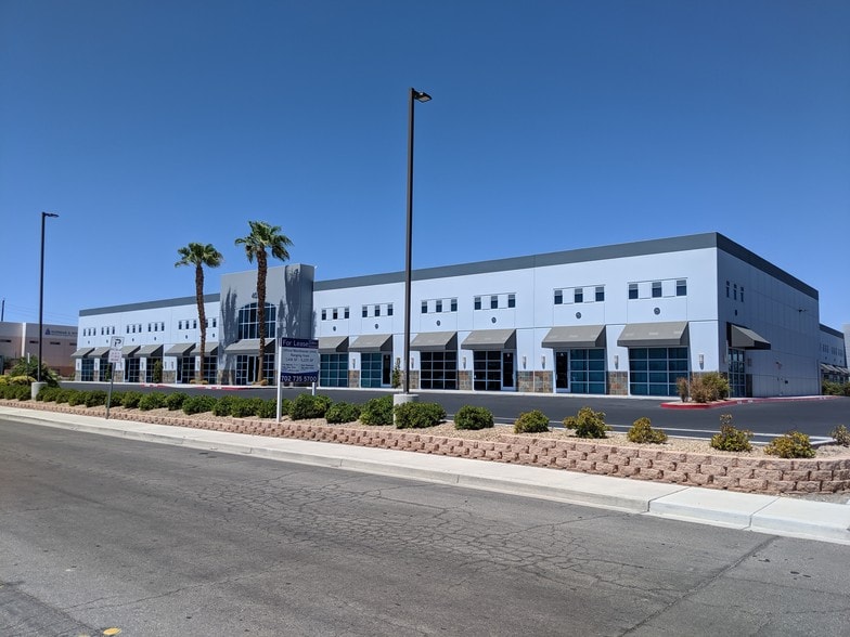 4020 W Ali Baba Ln, Las Vegas, NV à louer - Photo de l’immeuble – Image 3 sur 5