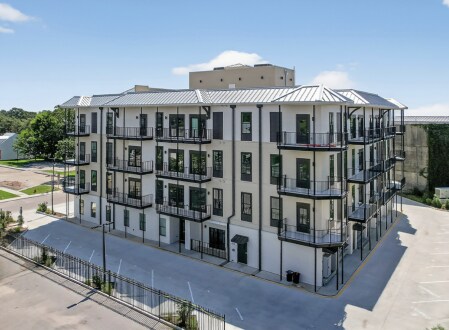 124 Court St, Bay Saint Louis, MS à vendre - Photo principale – Image 1 sur 1