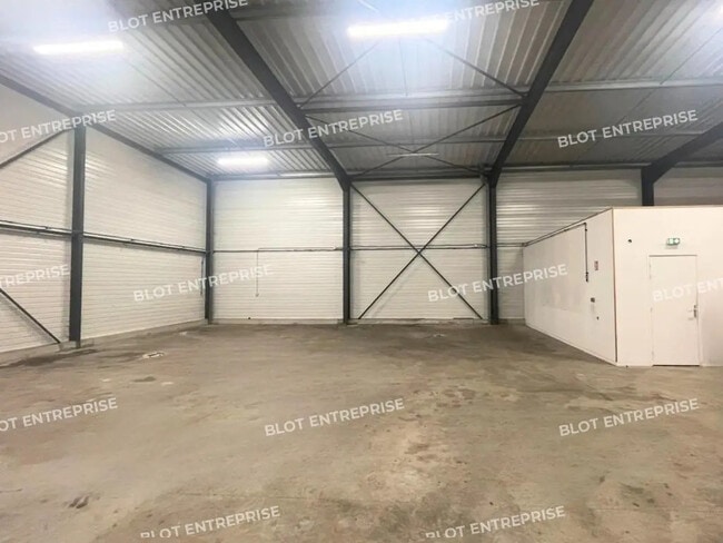 Plus de détails pour Local d'activités à louer