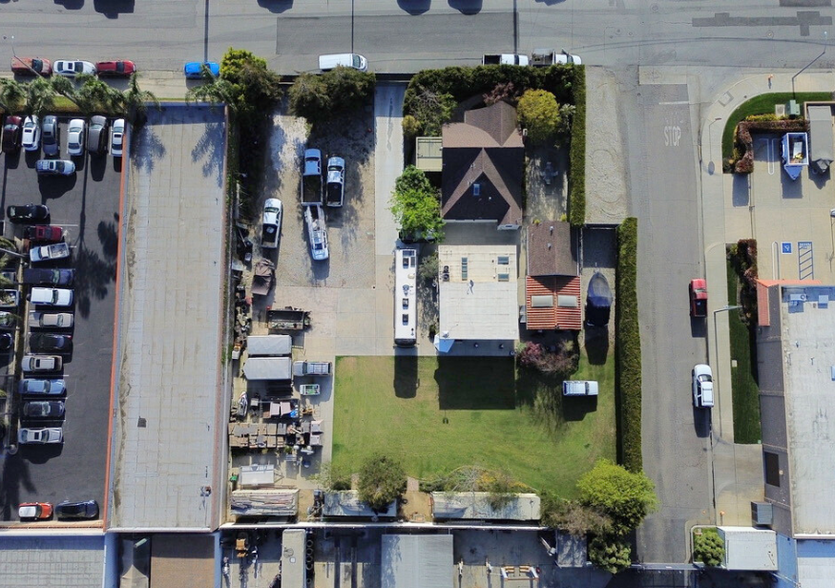 17066 Palmdale Ln, Huntington Beach, CA à louer - Photo de l’immeuble – Image 2 sur 25