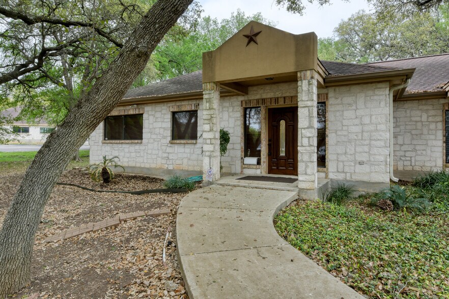 19365 FM 2252, Garden Ridge, TX à louer - Photo de l’immeuble – Image 2 sur 27
