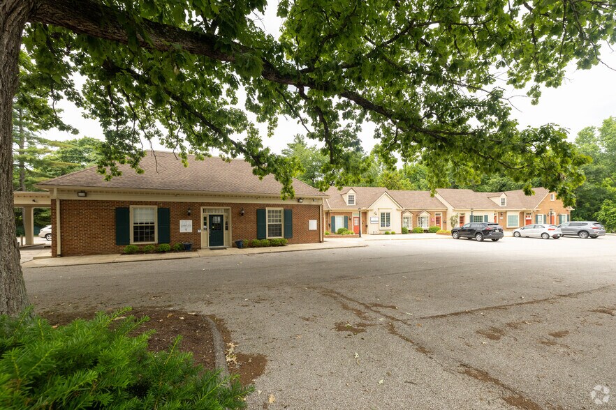 614 Wooster Pike, Terrace Park, OH à louer - Photo de l’immeuble – Image 3 sur 31