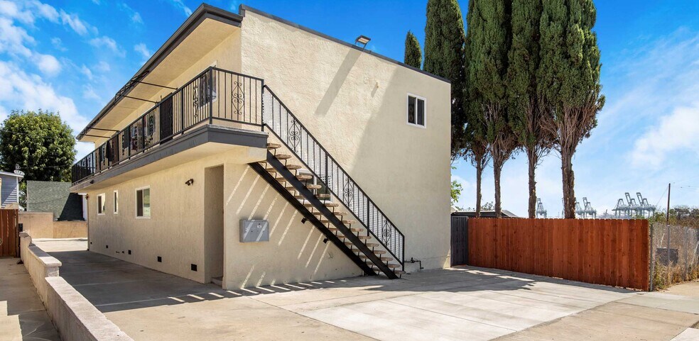 564 W MacArthur Ave, San Pedro, CA à vendre - Photo de l’immeuble – Image 2 sur 14