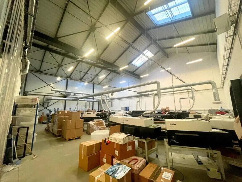 Industriel/Logistique dans Cormeilles-en-Parisis à vendre - Photo de l’immeuble – Image 2 sur 12