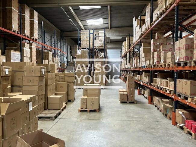 Plus de détails pour Local d'activités à louer