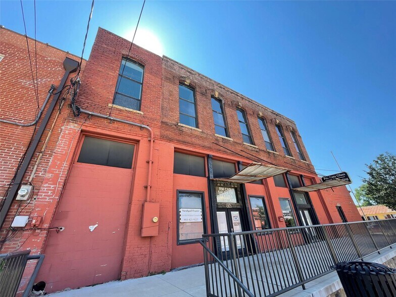110 S Houston Ave, Denison, TX à vendre - Photo de l’immeuble – Image 2 sur 26