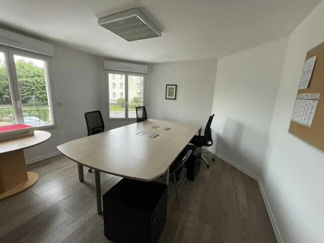 Plus de détails pour Bureau à louer