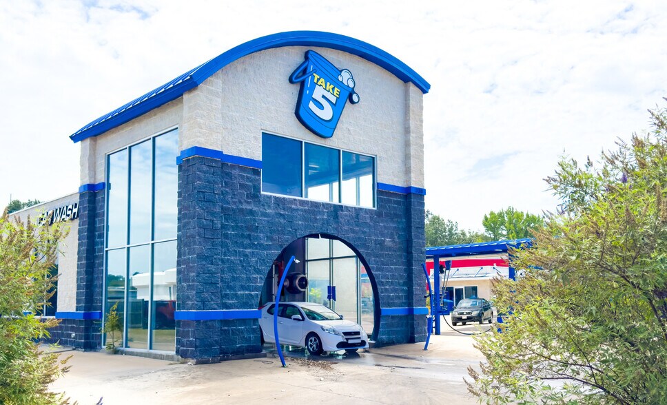 330 N Spur 63, Longview, TX à vendre - Photo de l’immeuble – Image 2 sur 7