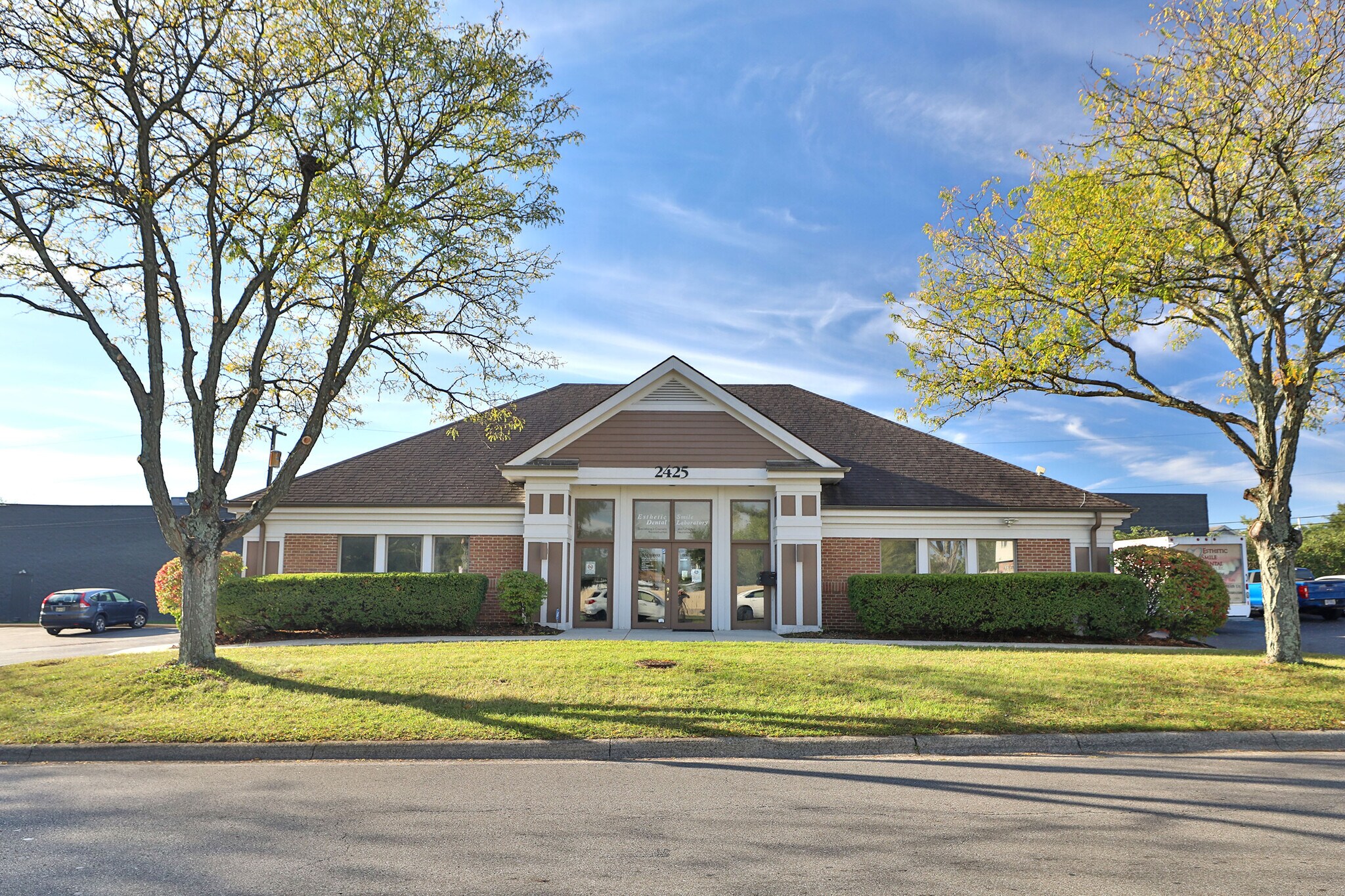 2425 Deewood Dr, Columbus, OH à vendre Photo de l’immeuble– Image 1 sur 33