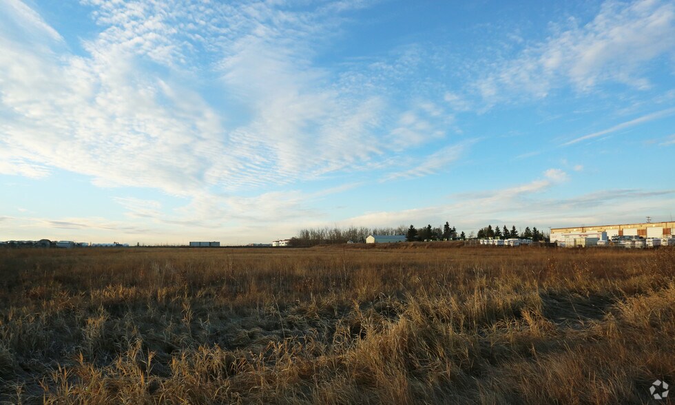 105 Clearskye Way, Red Deer County, AB à vendre - Autre – Image 3 sur 3