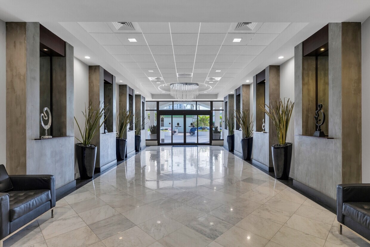 3015 N Ocean Blvd, Fort Lauderdale, FL 33308 - Lot C110 - - Hall d’entrée - Image 1 of 9
