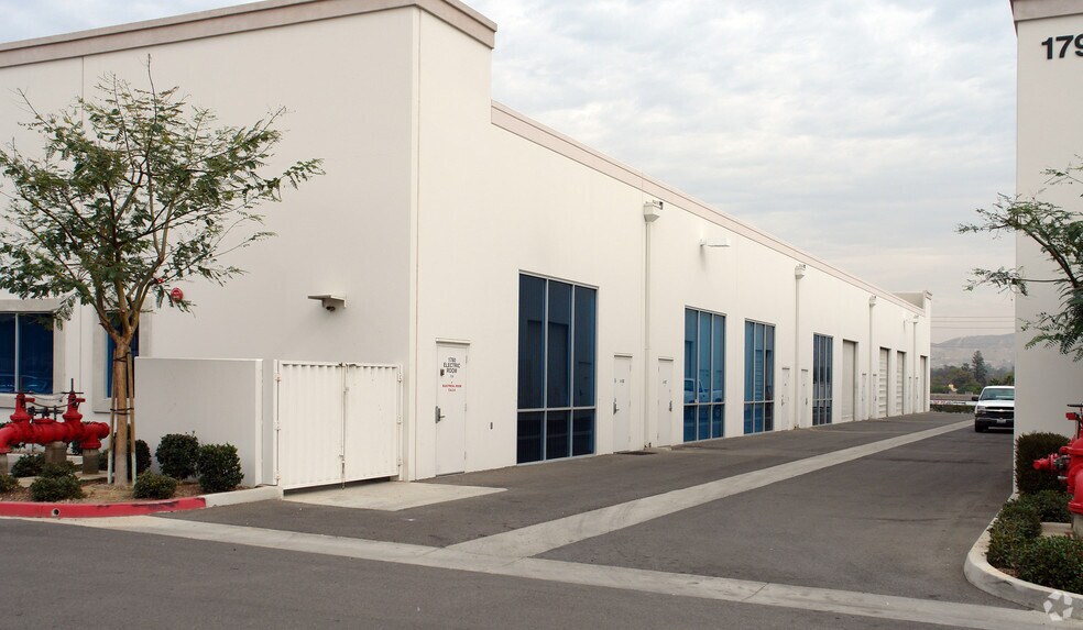1790 Town & Country Dr, Norco, CA à louer - Photo de l’immeuble – Image 2 sur 7