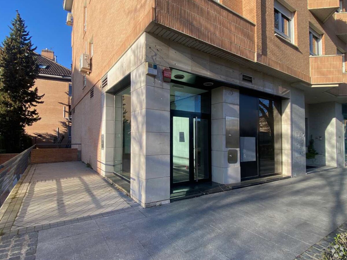 Local commercial dans Boadilla del Monte, Madrid à louer Photo intérieure– Image 1 sur 2