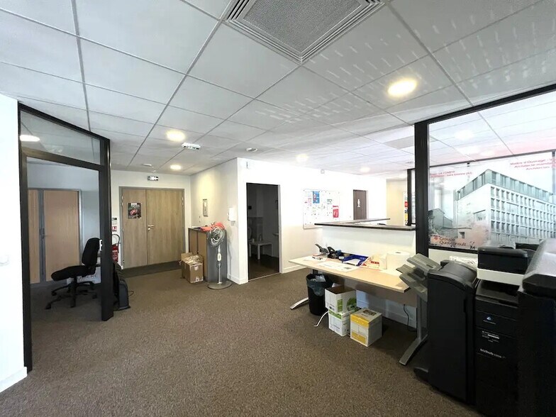 Bureau dans Saint-Just-Saint-Rambert à louer - Photo de l’immeuble – Image 3 sur 8