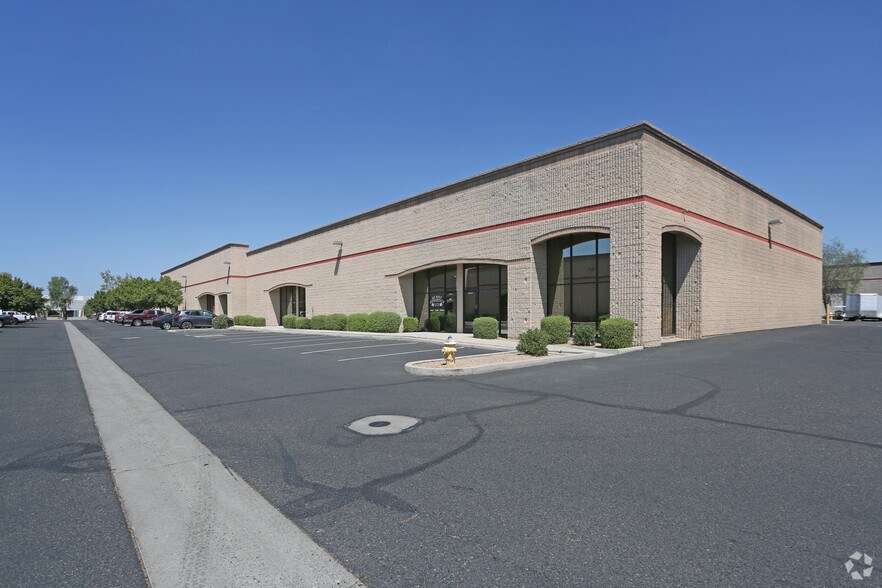 1725 W Williams Dr, Phoenix, AZ à louer - Photo de l’immeuble – Image 1 sur 28