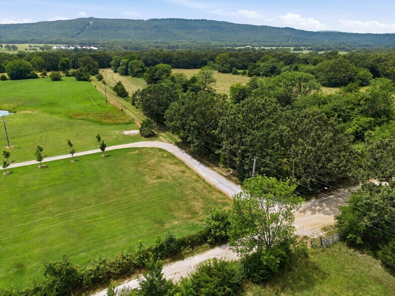 11373 Colcleasure Rd, Fayetteville, AR à vendre - Vidéo sur l’annonce professionnelle – Image 2 sur 35
