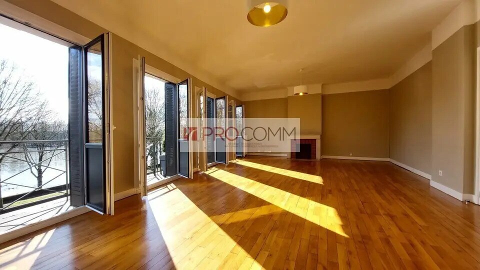 Bureau dans Saint-Cyr-sur-Loire à vendre - Photo intérieure – Image 1 sur 5