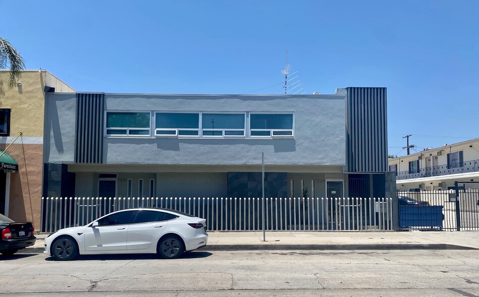 7225 Alabama Ave, Canoga Park, CA à louer - Photo de l’immeuble – Image 1 sur 9