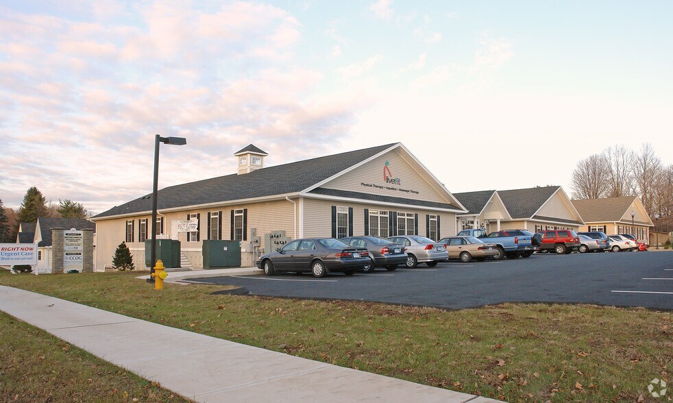 1131 West St, Southington, CT à louer - Photo de l’immeuble – Image 3 sur 4