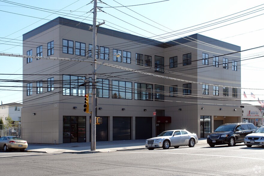 2000 Hylan Blvd, Staten Island, NY à louer - Photo de l’immeuble – Image 2 sur 9