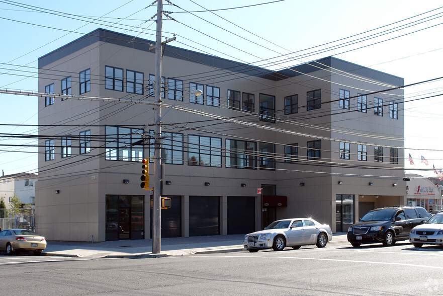 2000 Hylan Blvd, Staten Island, NY à louer - Photo principale – Image 1 sur 28
