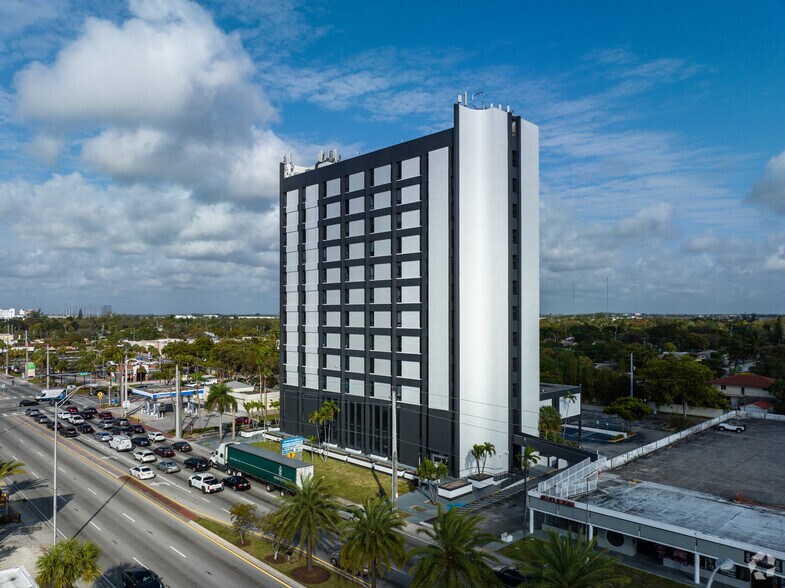 633-699 NE 167th St, North Miami Beach, FL à vendre - Photo de l’immeuble – Image 1 sur 13
