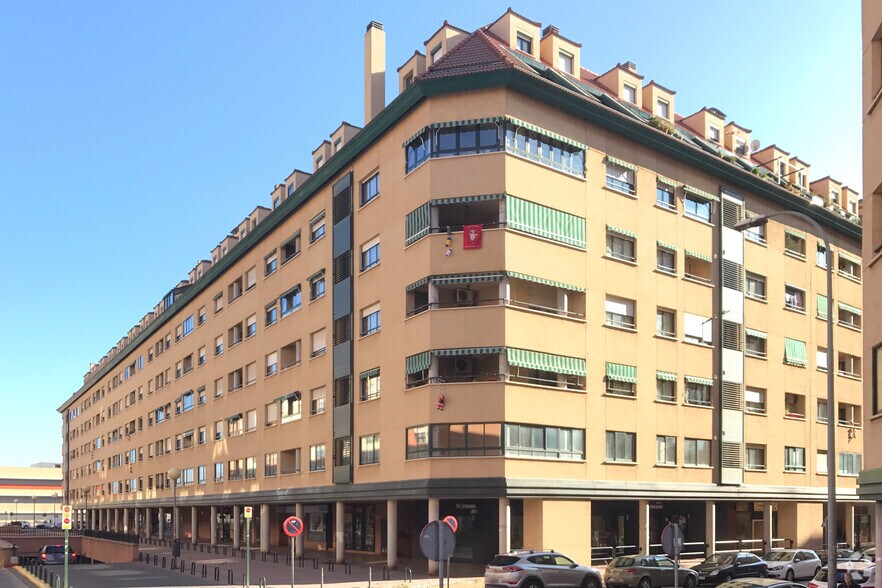 Local commercial dans Alcalá de Henares, Madrid à louer - Photo de l’immeuble – Image 2 sur 2