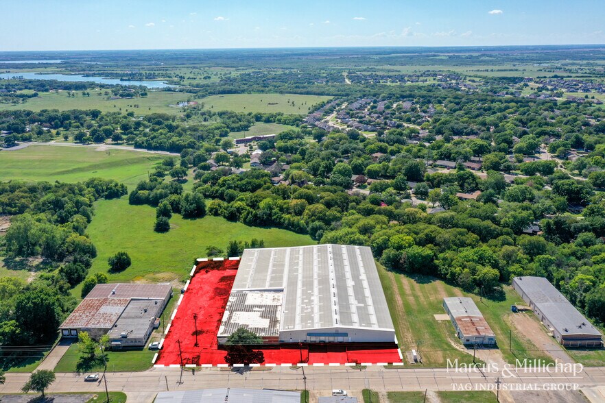 2407 N Preston St, Ennis, TX à vendre - Photo de l’immeuble – Image 2 sur 8