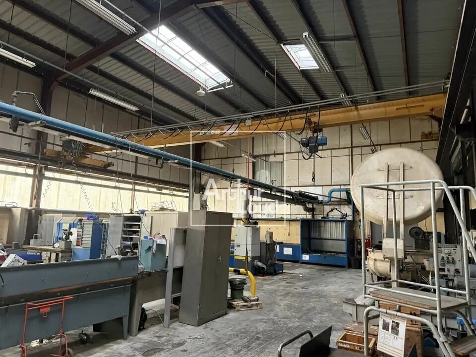 Local d'activités dans Vaux-le-Pénil à vendre Photo de l’immeuble– Image 1 sur 11