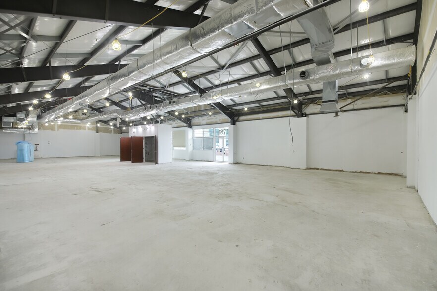 1781 Hylan Blvd, Staten Island, NY à louer - Photo de l’immeuble – Image 3 sur 8