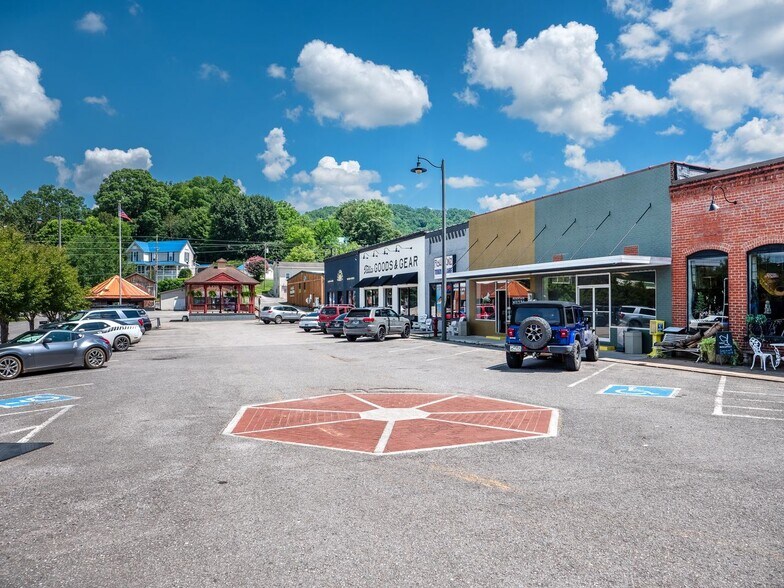 1 Cherohala Skwy, Tellico Plains, TN à vendre - Photo de l’immeuble – Image 3 sur 10