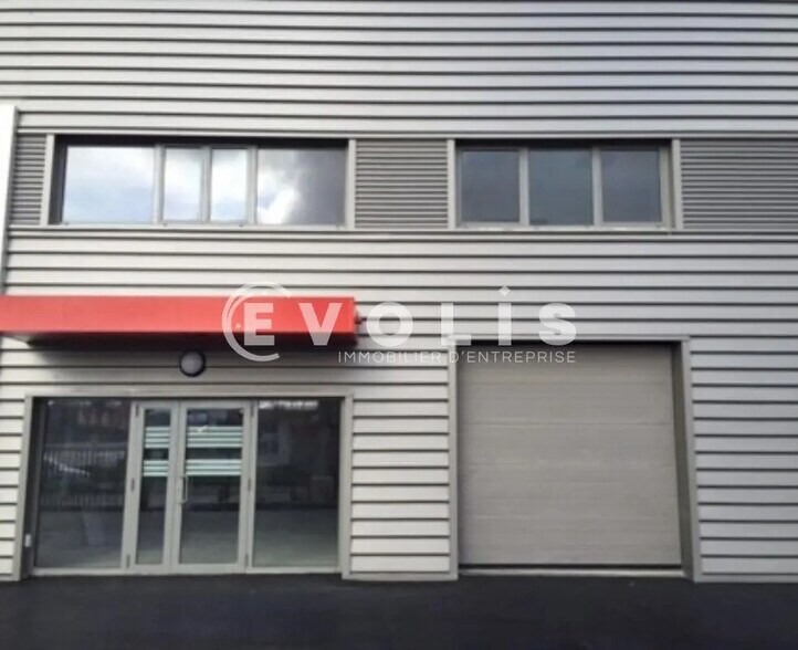Local d’activités dans Villeneuve-la-Garenne à louer - Photo de l’immeuble – Image 1 sur 12
