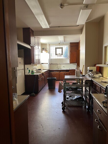 295 Hudson Pl, Fairview, NJ à vendre - Photo intérieure – Image 3 sur 8