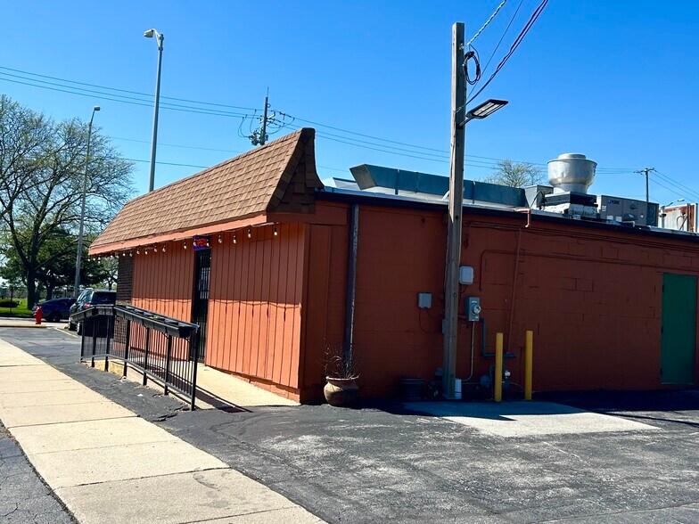 6336 111th St, Chicago Ridge, IL à louer - Photo de l’immeuble – Image 3 sur 21
