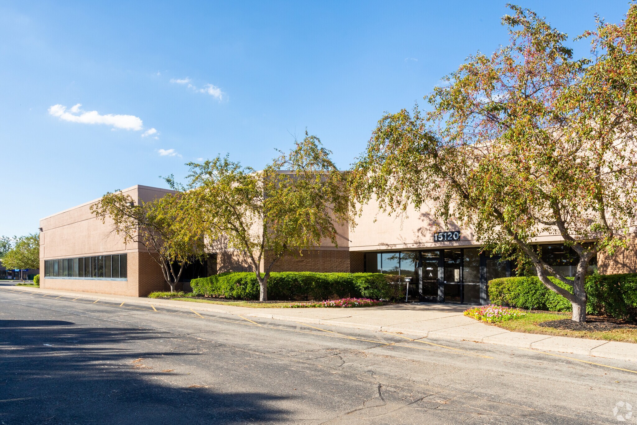 15120 N Commerce Dr N, Dearborn, MI à louer Photo principale– Image 1 sur 7